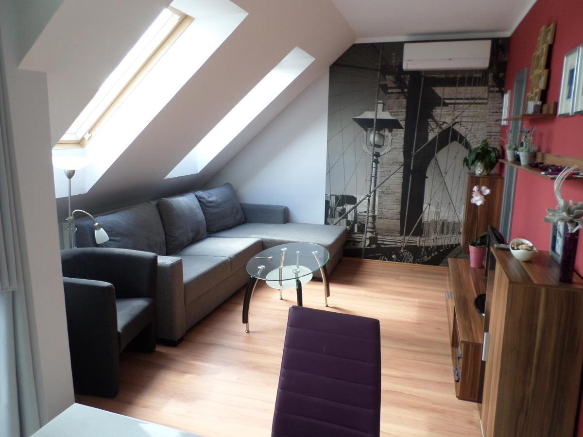 Cecilia Apartman Apartment ชาร์วาร์ ภายนอก รูปภาพ