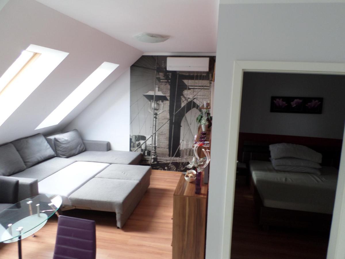 Cecilia Apartman Apartment ชาร์วาร์ ภายนอก รูปภาพ
